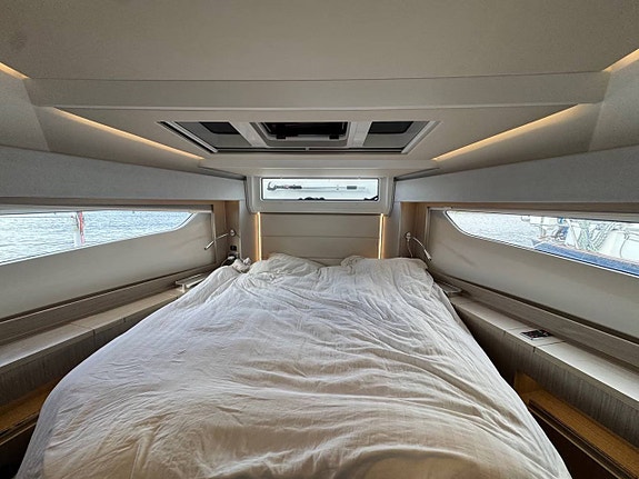 Sealine C390 / 2x Volvo Penta 380 HK D6 / 2020 6 of 12