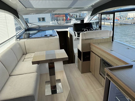 Sealine C390 / 2x Volvo Penta 380 HK D6 / 2020 10 of 12