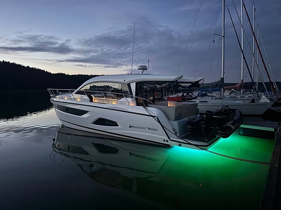 Sealine C390 / 2x Volvo Penta 380 HK D6 / 2020 11 of 12