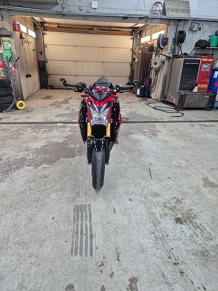 Suzuki Gsx-s1000 2 of 5