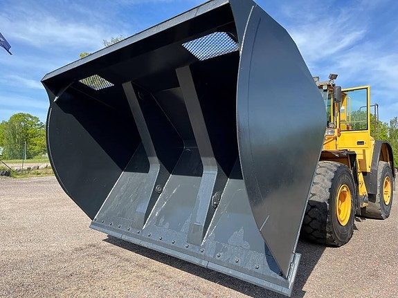 Högtippande skopa / High tip bucket 13 m3 2 of 5