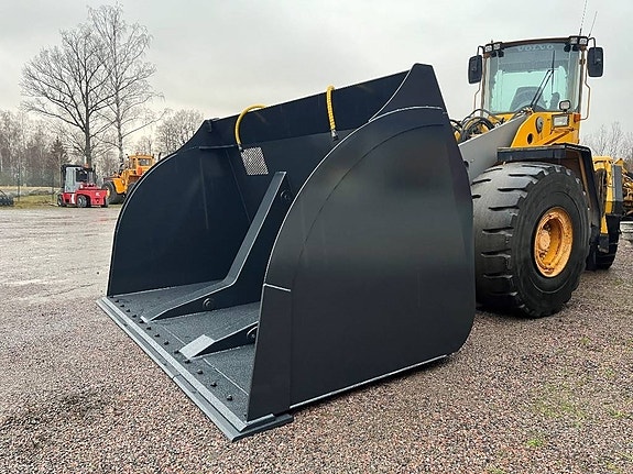 Högtippande skopa 15 m3 High tip bucket 2 of 5