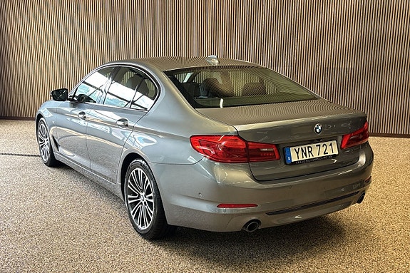 BMW 520d 3 of 5