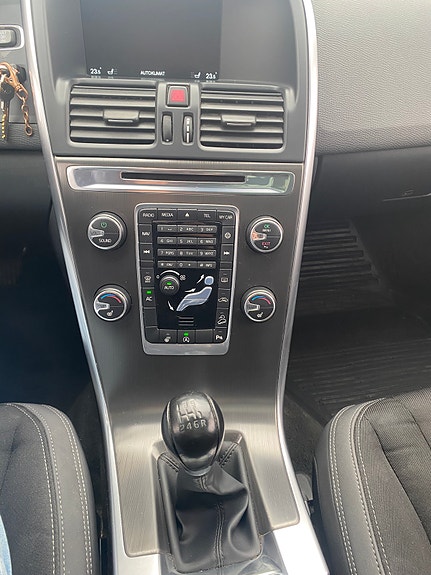 Volvo XC60 2 of 3
