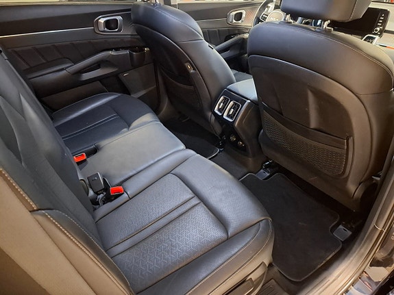 Kia Sorento 14 of 23