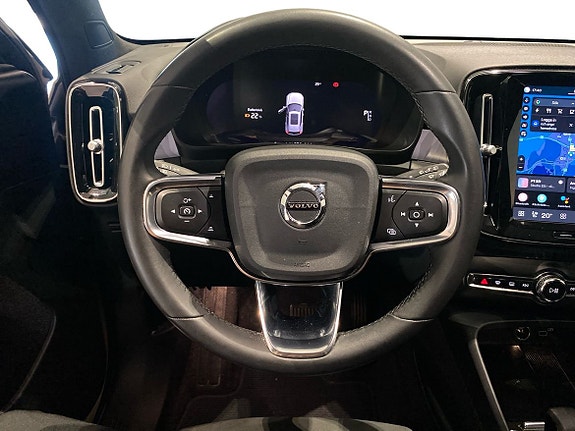 Volvo XC40 10 of 17