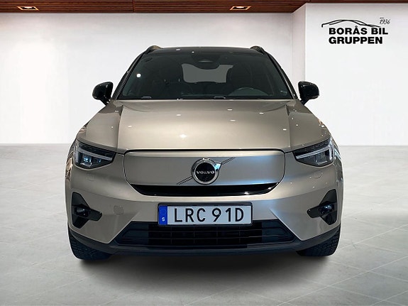 Volvo XC40 8 of 17