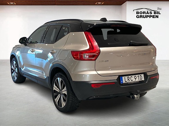 Volvo XC40 2 of 17