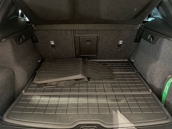 Volvo XC40 13 of 17