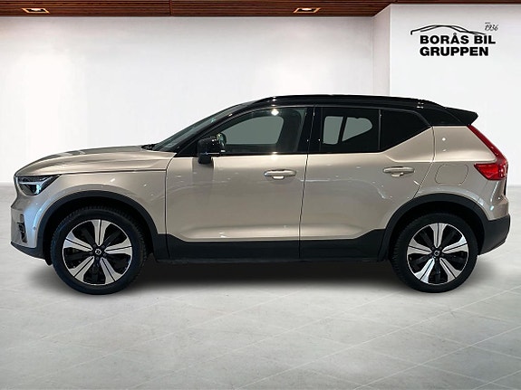 Volvo XC40 3 of 17