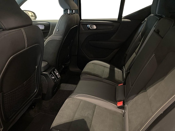 Volvo XC40 6 of 17