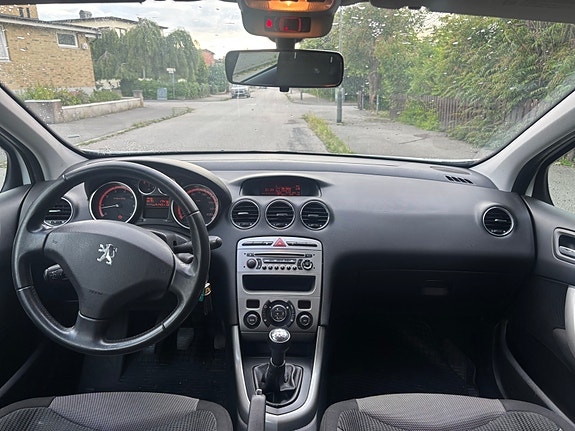 Peugeot 308 4 of 4