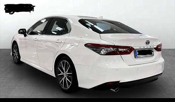 Toyota Camry 4 of 5