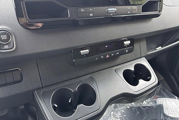 Mercedes-Benz eSprinter 420 13 of 14