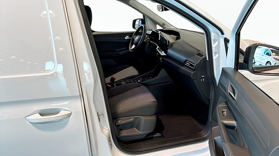 Ford Transit Connect 3 of 9
