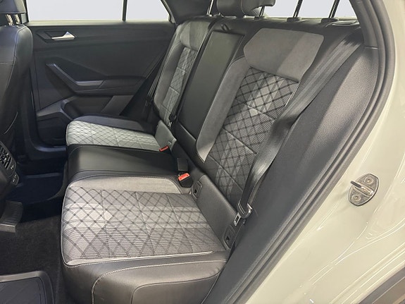 Volkswagen T-Roc 13 of 22