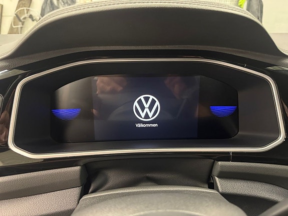 Volkswagen T-Roc 11 of 22