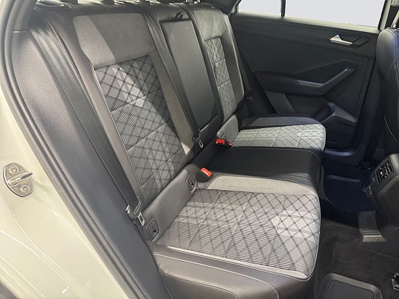 Volkswagen T-Roc 15 of 22