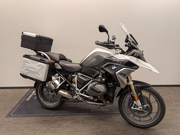 BMW R1250GS 2 of 5