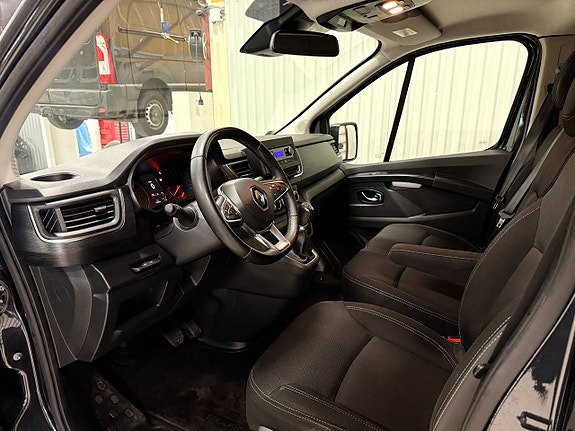 Renault Trafic 8 of 11