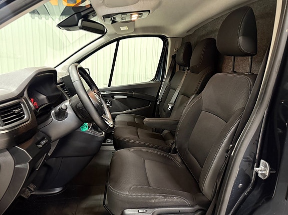 Renault Trafic 7 of 11