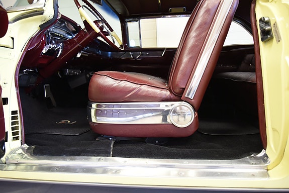 Cadillac Coupé DeVille 27 of 30