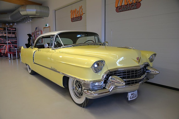 Cadillac Coupé DeVille 4 of 30