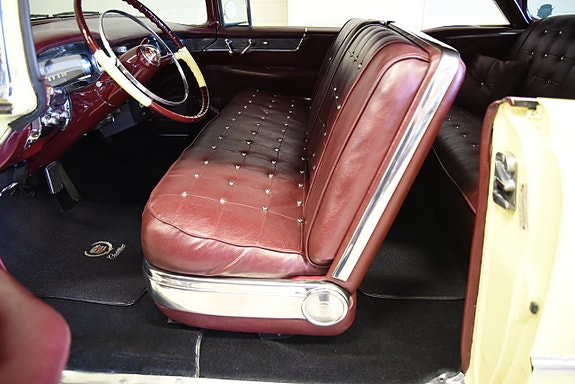 Cadillac Coupé DeVille 21 of 30