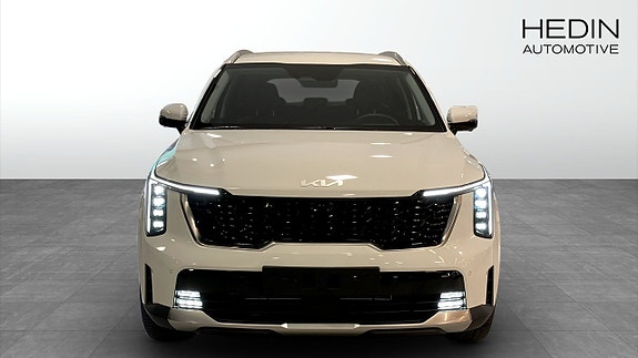 Kia Sorento 8 of 12