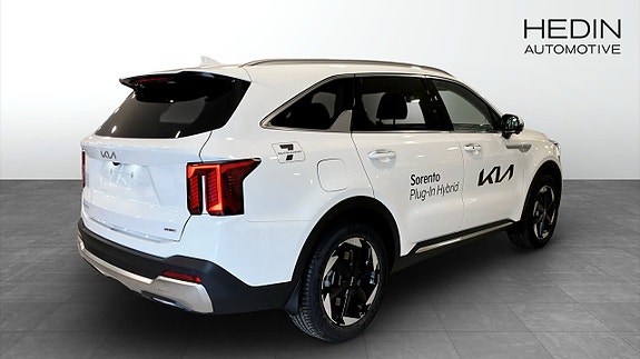 Kia Sorento 2 of 12