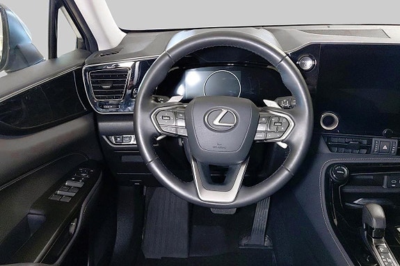 Lexus NX450h+ 8 of 11