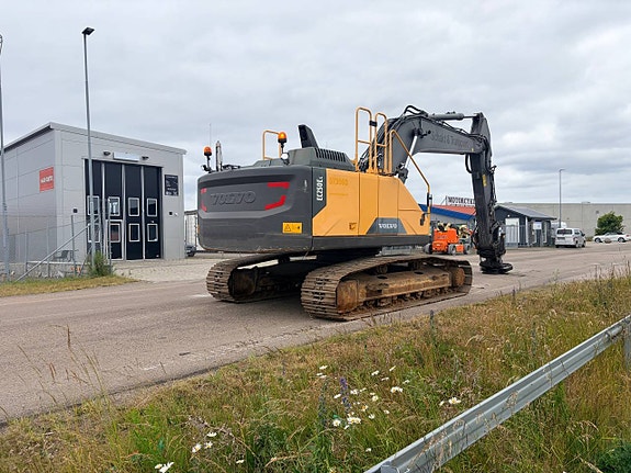 Volvo EC 250 EL 3 of 5
