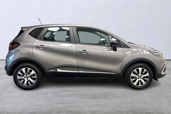 Renault Captur 3 of 5