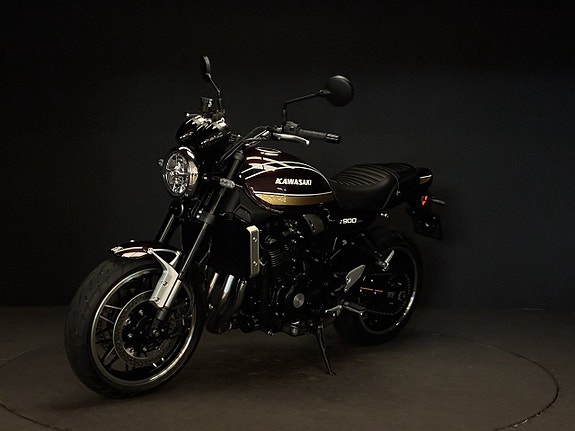 Kawasaki Z 900 RS 3 of 5