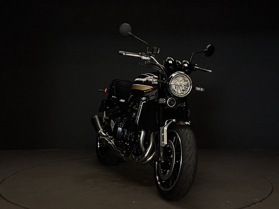 Kawasaki Z 900 RS 4 of 5