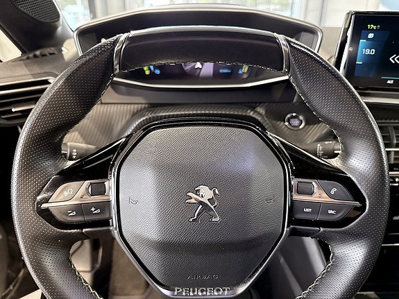 Peugeot e-208 7 of 19