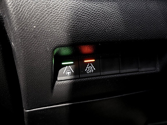 Peugeot e-208 8 of 19