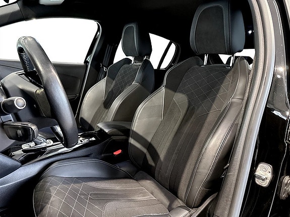 Peugeot e-208 4 of 5