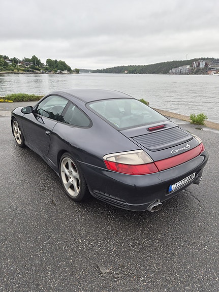 Porsche 911 Carrera 4S 4 of 5