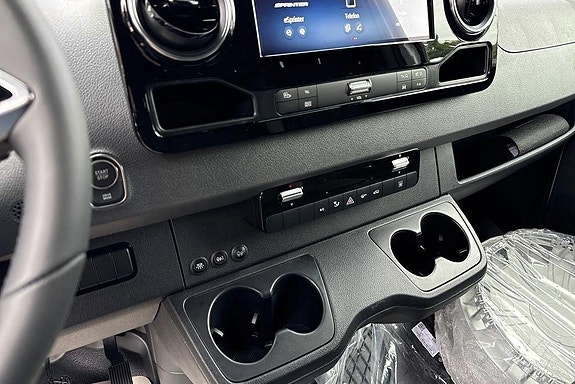 Mercedes-Benz eSprinter 420 13 of 14