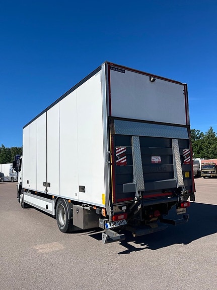 Volvo FM  Volvo FM 4x2 skåp distributionsbil med lift... 3 of 7