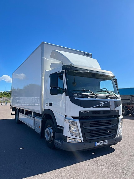 Volvo FM  Volvo FM 4x2 skåp distributionsbil med lift... 2 of 7