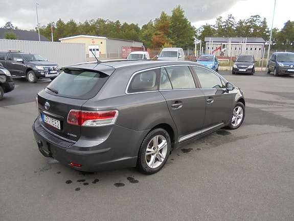 Toyota Avensis 4 of 5
