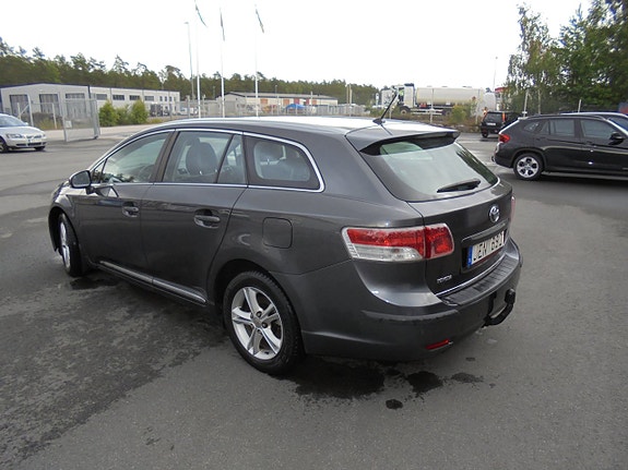 Toyota Avensis 6 of 12