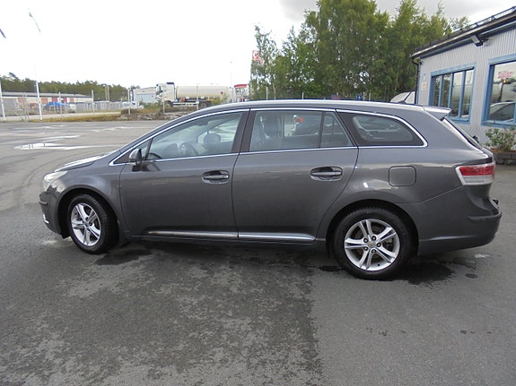Toyota Avensis 7 of 12
