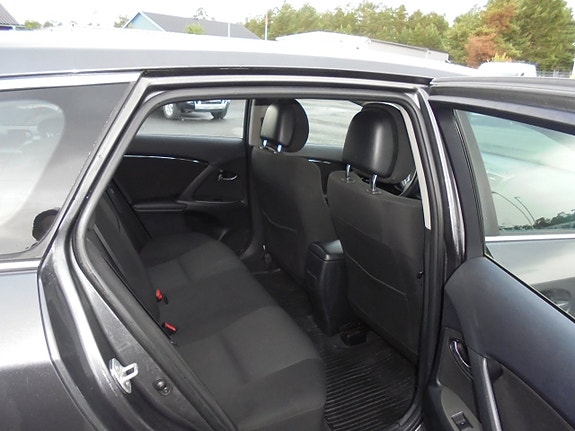 Toyota Avensis 10 of 12