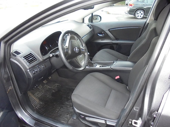 Toyota Avensis 12 of 12