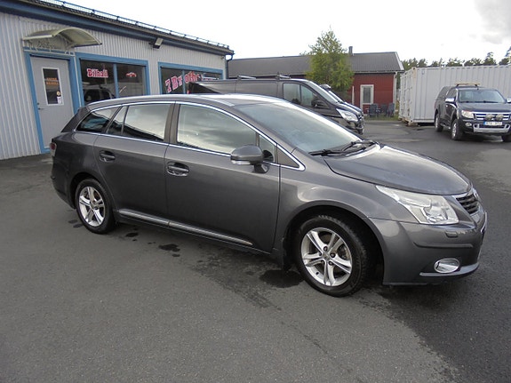 Toyota Avensis 8 of 12