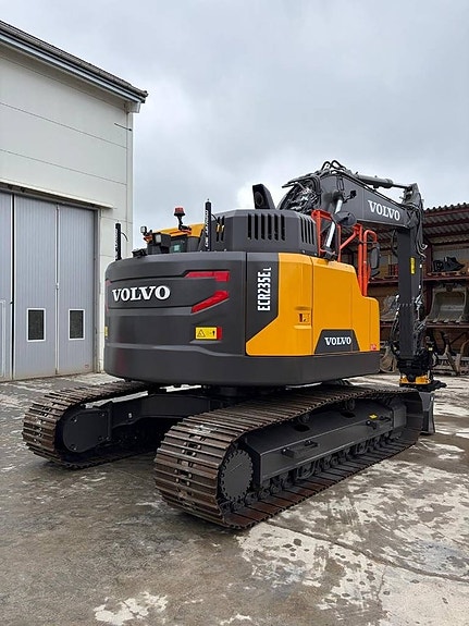 Volvo ECR 235 EL 4 of 9