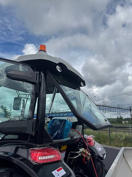 120HK 4WD Traktor m snöplog&spridare. AC,FABRIKSNY 3,6Ton 11 of 12